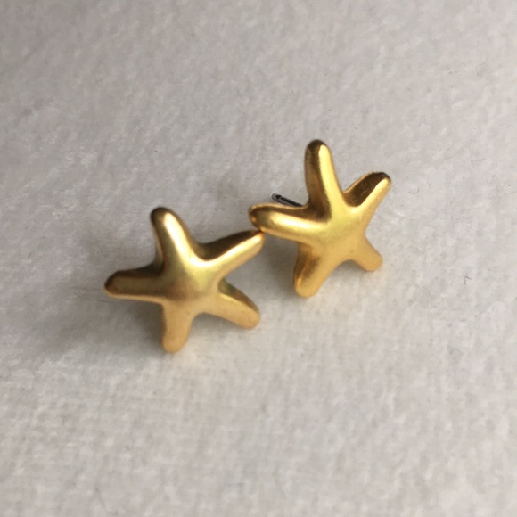 3/$20 Starfish earrings 🇨🇦Foxy Originals gold - Picture 1 of 3